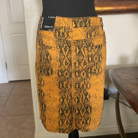 Skirt Snake Print! ππ - Picture 5 of 9